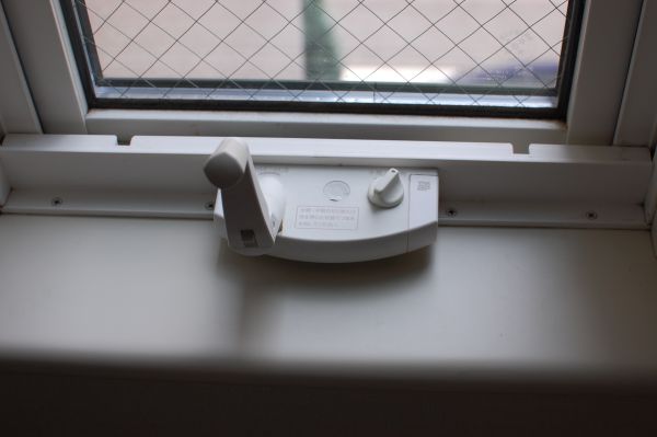 YKKAPの「たてすべり出し窓」のハンドルがぐらつく時の対処方法 | 菊地崇仁ブログ「ポイ探社長のブログ」